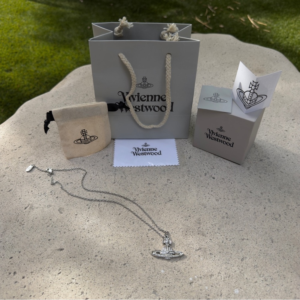 Vivienne Westwood Silver White Necklace - Picture 4 of 4